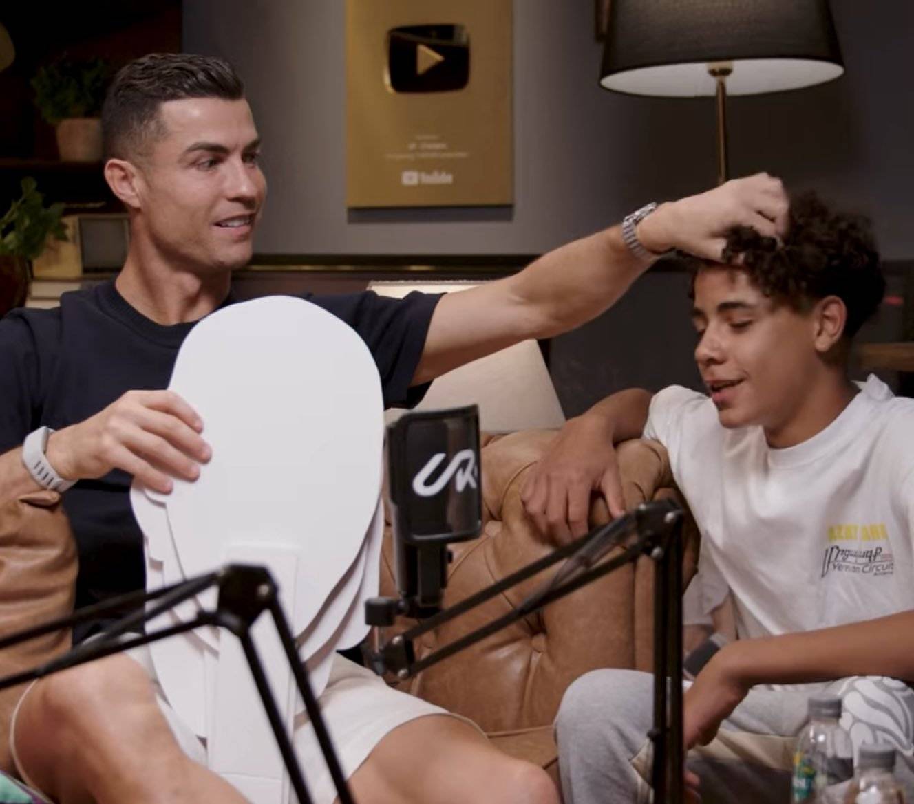 詹姆斯焦点对战，C罗与90激战法国队分钟，重返赛场胜负难料！