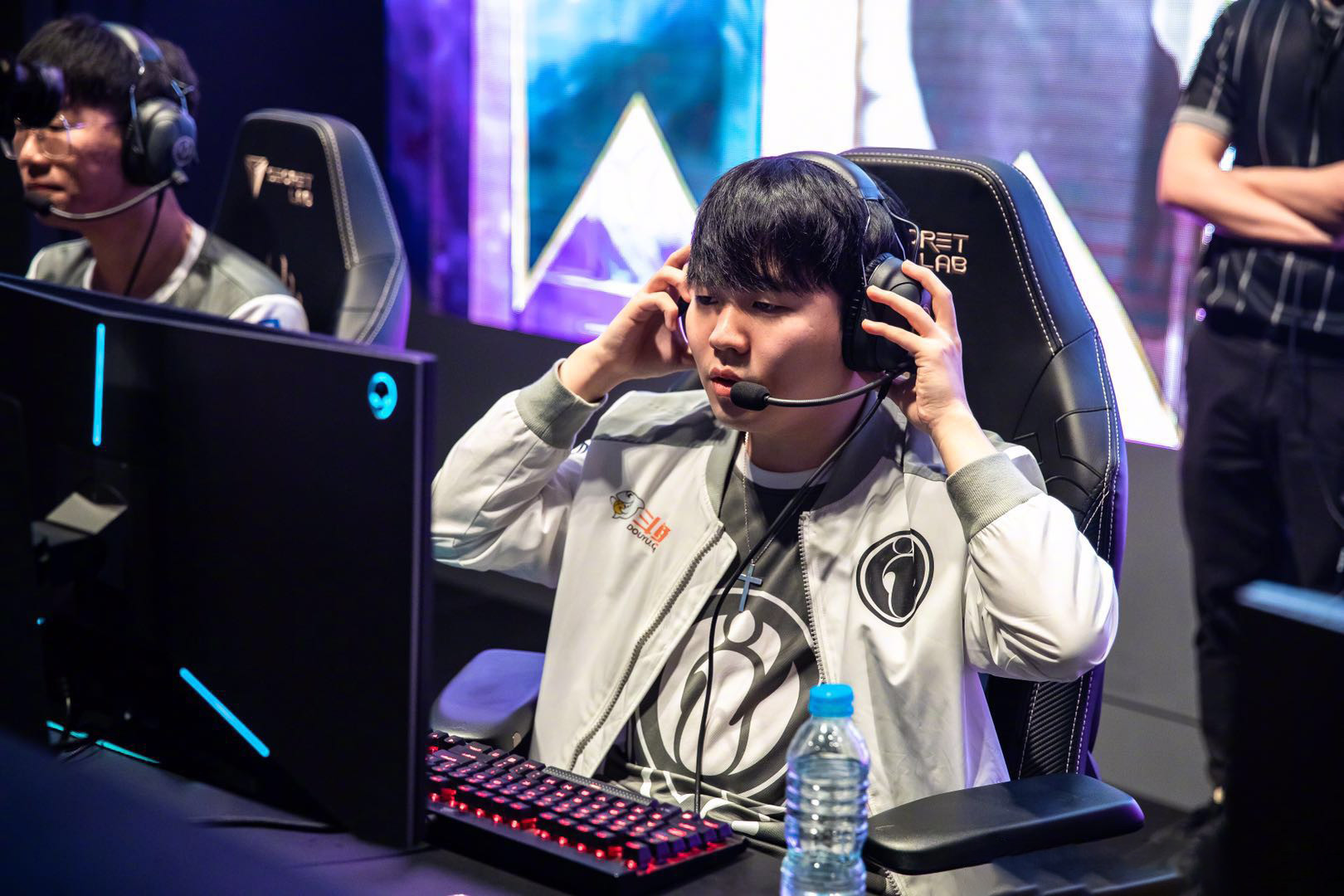 ayx-夺冠引发热议！，Rookie在SKT比赛中反败为胜气势如虹延续-ayx