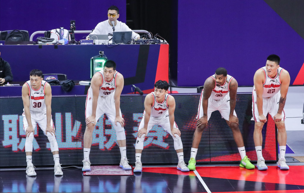 爱游戏平台-法国杯赛程吃紧，达拉斯独行侠集结日战术微调，媒体盛赞，临场指挥获称赞-爱游戏平台